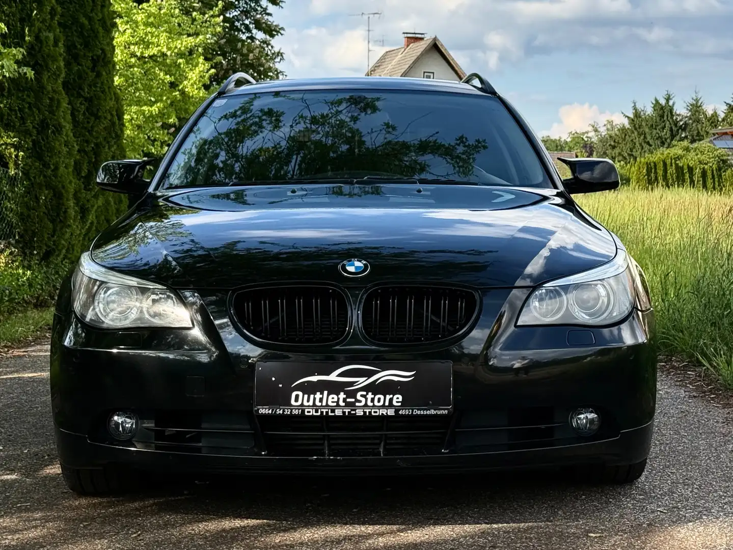 BMW 525 d Touring Aut.*Pano*Pickerl 11/2026*Bestpreis* Schwarz - 2
