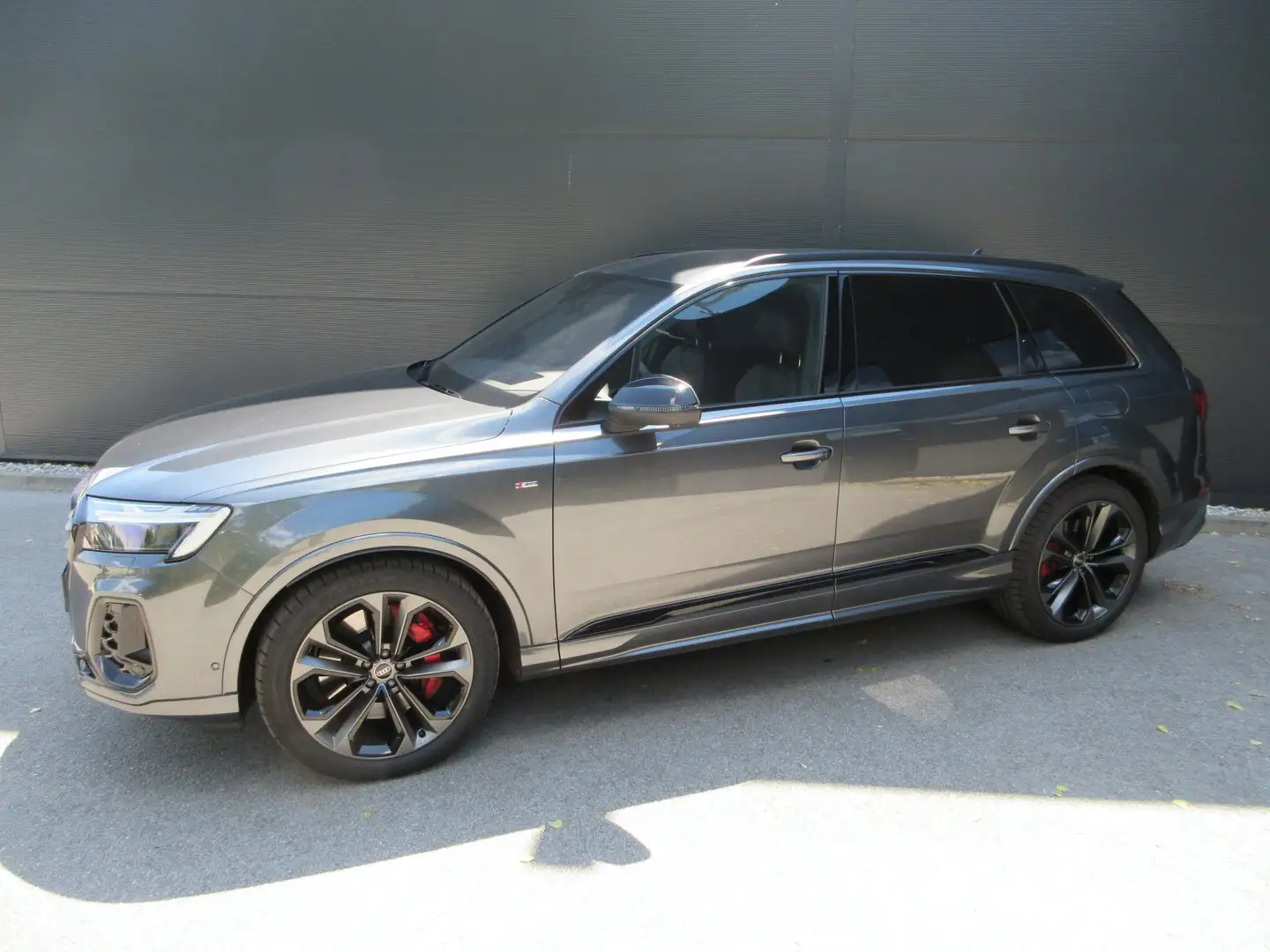 Audi Q7 55 TFSI e quattro S line 290 kW Grau - 2