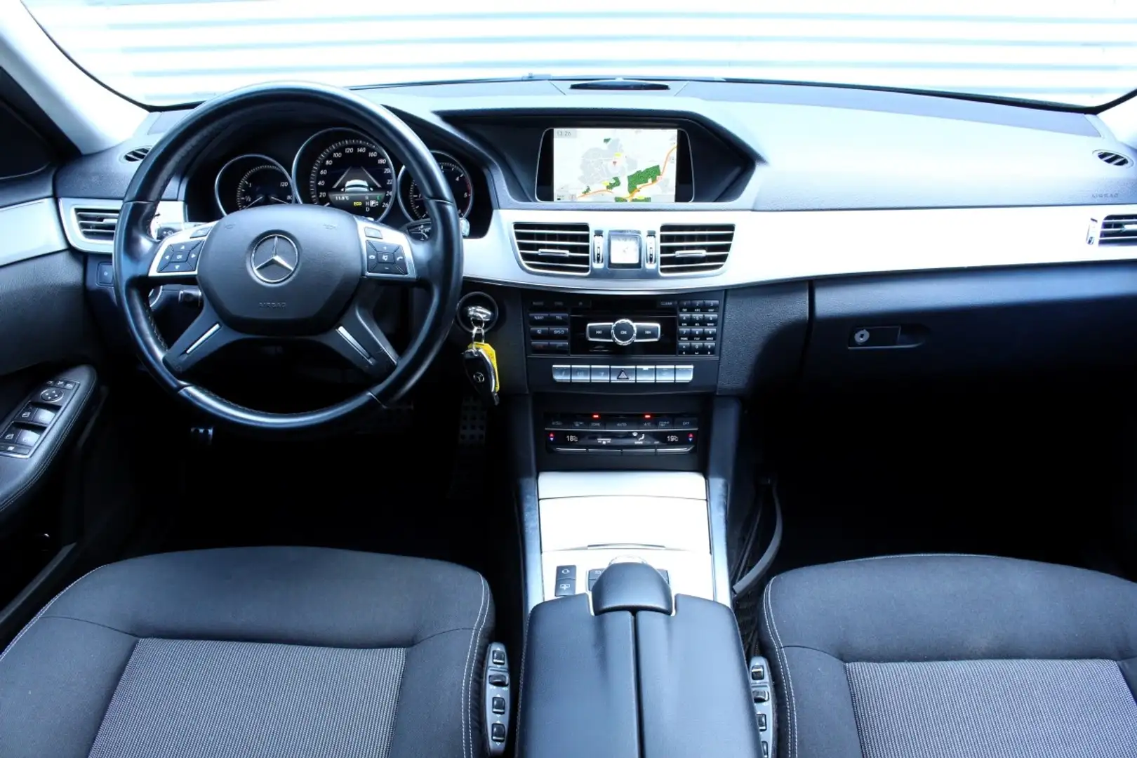 Mercedes-Benz E 220 BlueTEC Prestige LED NAV BT STOELVW PDC CRUISE '14 Чорний - 2