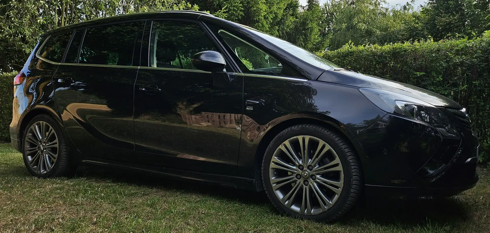 Opel Zafira Tourer 2.0 CDTI Automatik Innovation Schwarz - 1