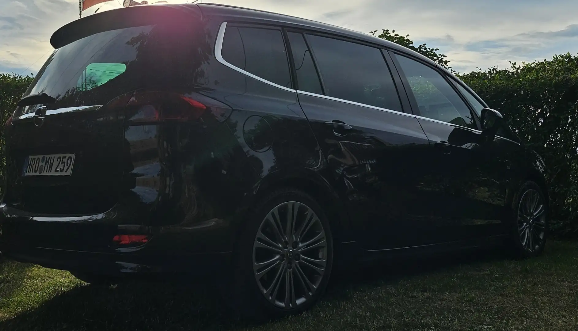 Opel Zafira Tourer 2.0 CDTI Automatik Innovation Schwarz - 2
