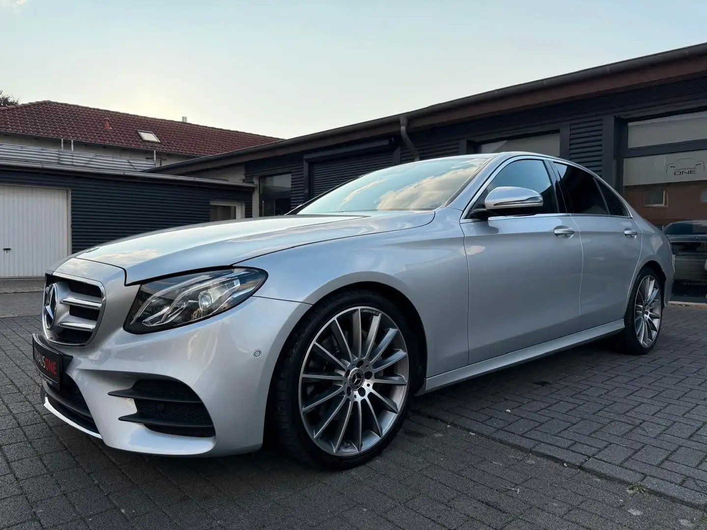 Mercedes-Benz E 220 d Limo. AMG/KAMERA/LED/20ZOLL Zilver - 2