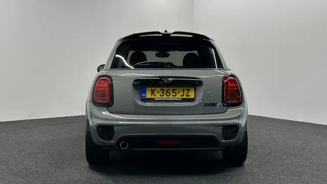 Mini Cooper view 12