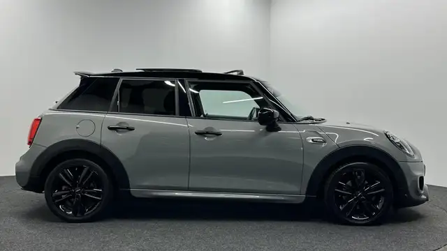 Mini Cooper view 13