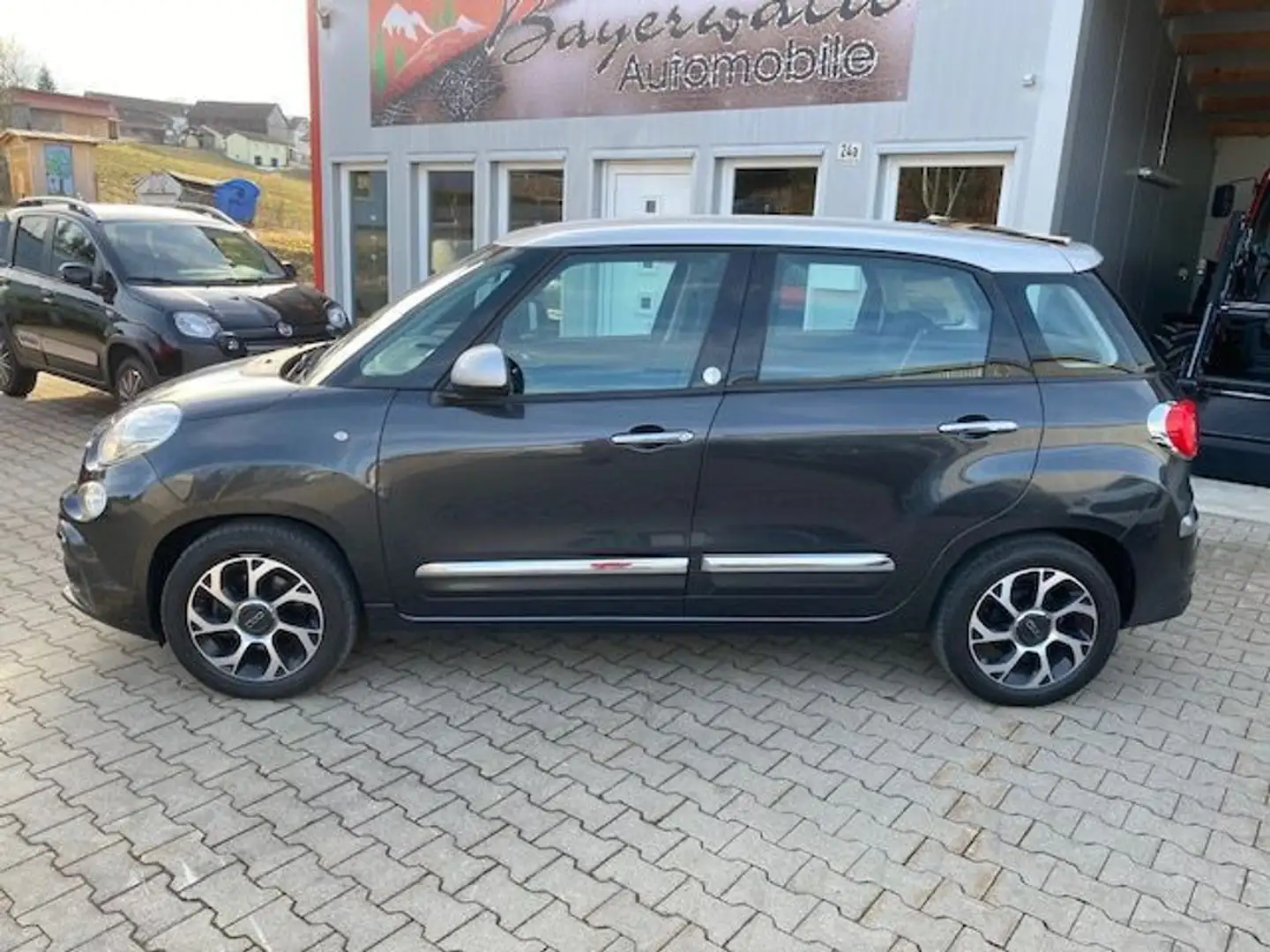 Fiat 500L Urban 1,3 Multijet Automatik Klima AHK PDC Grau - 2