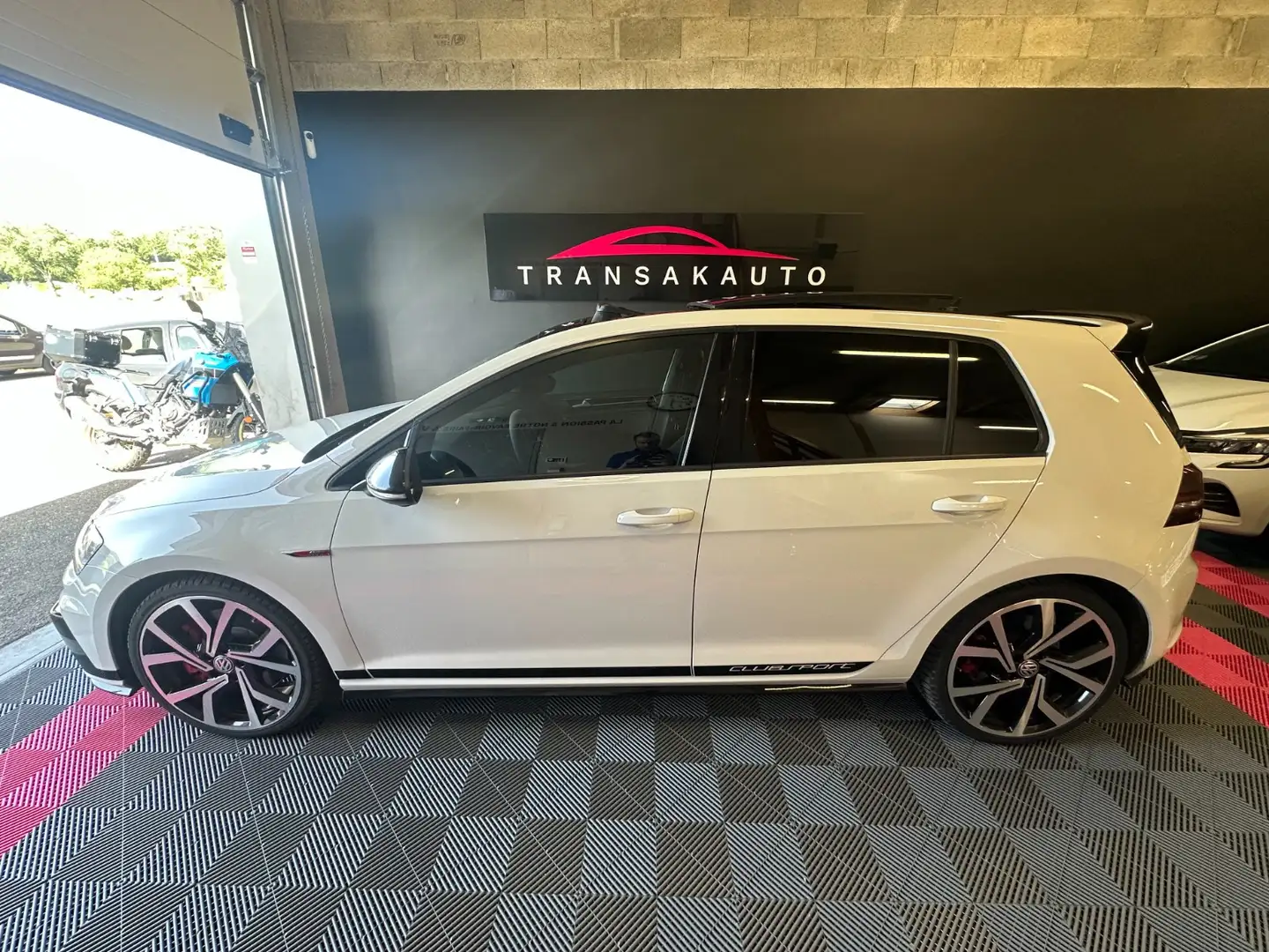 Volkswagen Golf Golf 2.0 TSI 265 BlueMotion Technology DSG6 GTI Clubsport Wit - 2