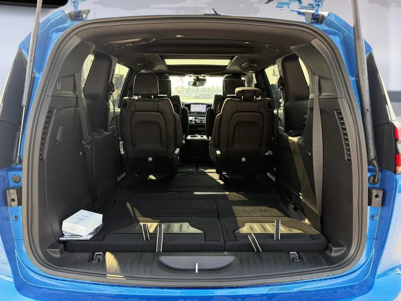 Chrysler Pacifica photo Chrysler Pacifica