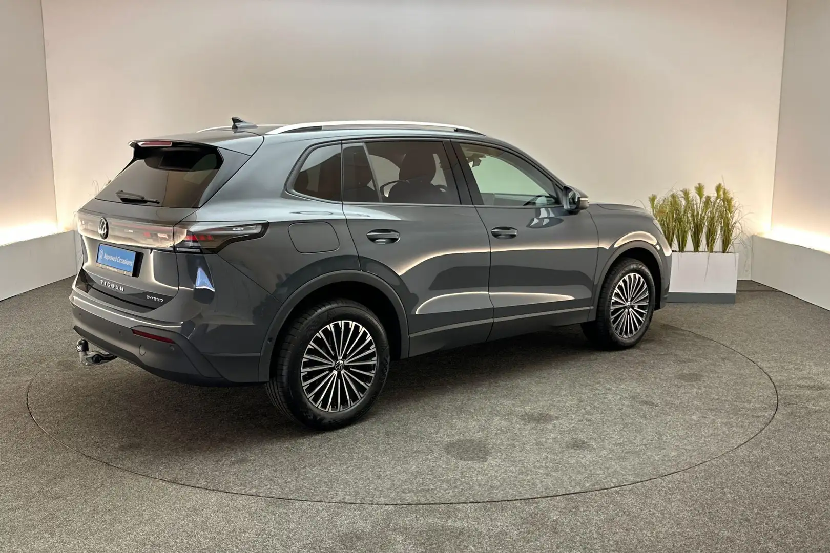 Volkswagen Tiguan 1.5 204pk DSG eHybrid Life Edition | Trekhaak Zwen Grijs - 2
