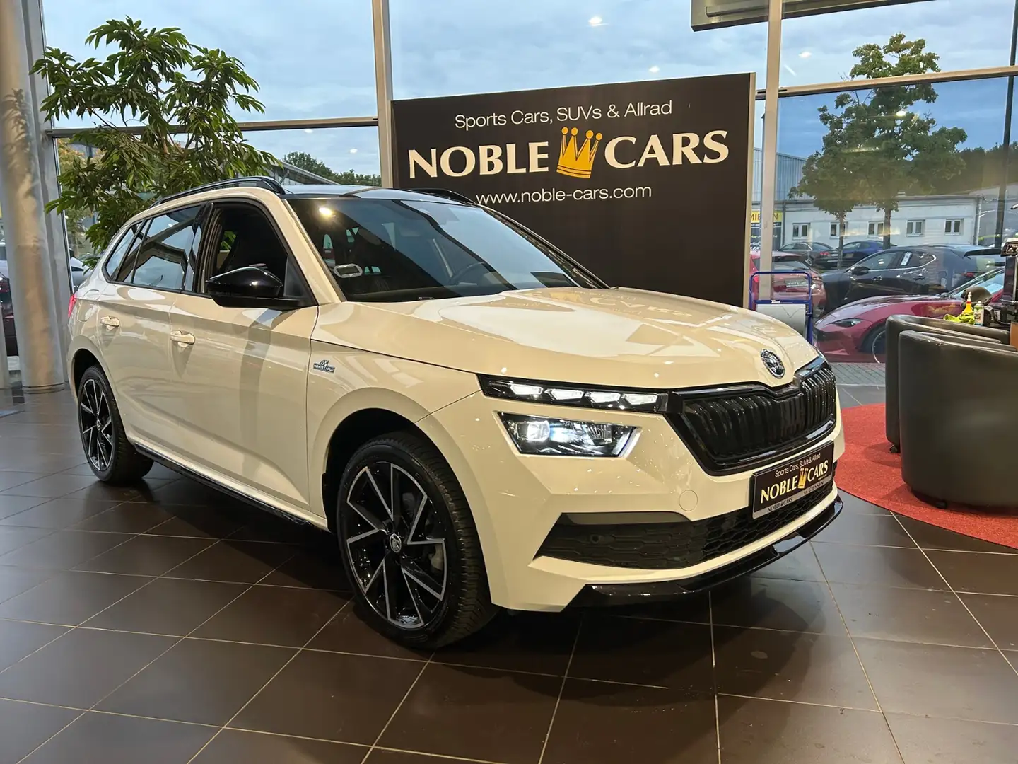 Skoda Kamiq Monte Carlo AHK PANO LED NAVI Weiß - 1