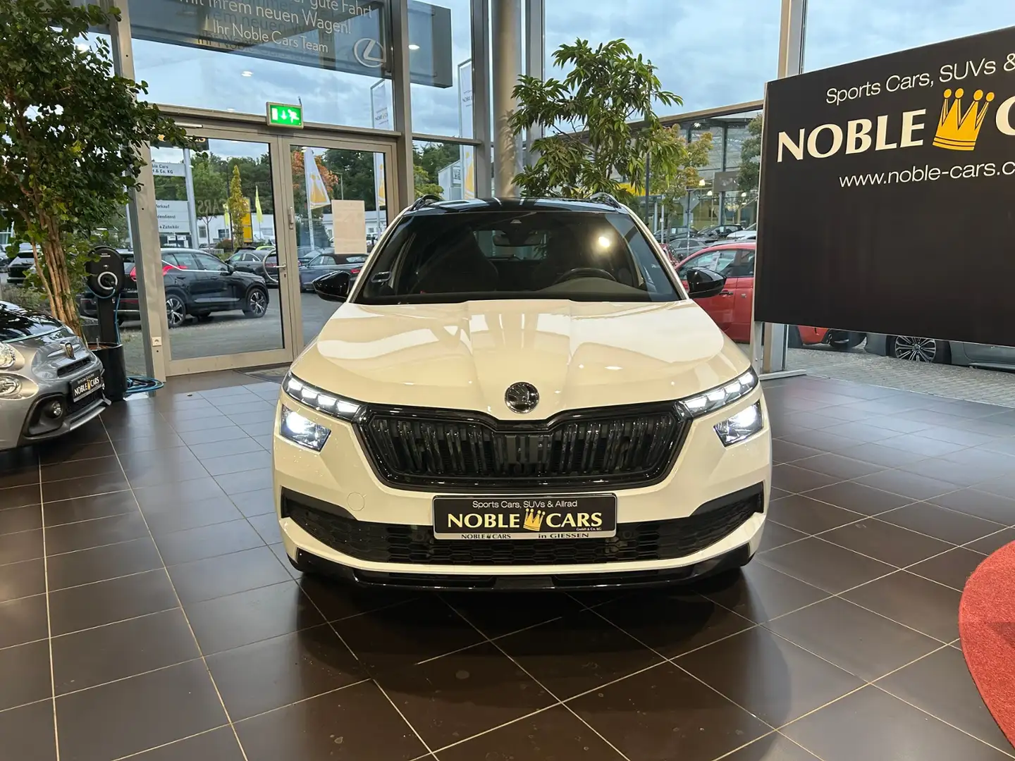 Skoda Kamiq Monte Carlo AHK PANO LED NAVI Weiß - 2
