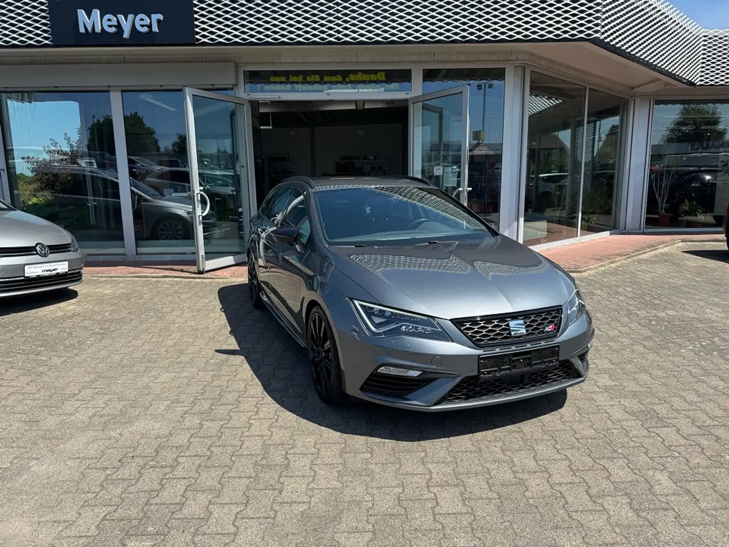 SEAT Leon ST 2.0 TSI Cupra 300 Cupra 300 Gris - 1