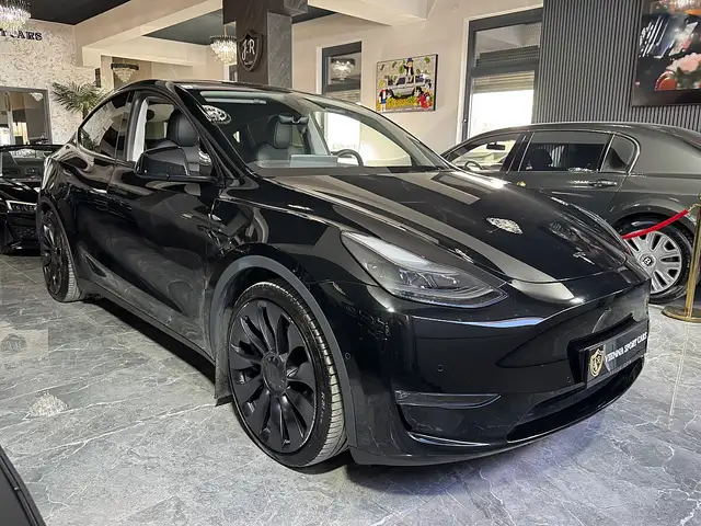 Tesla Model Y view 4