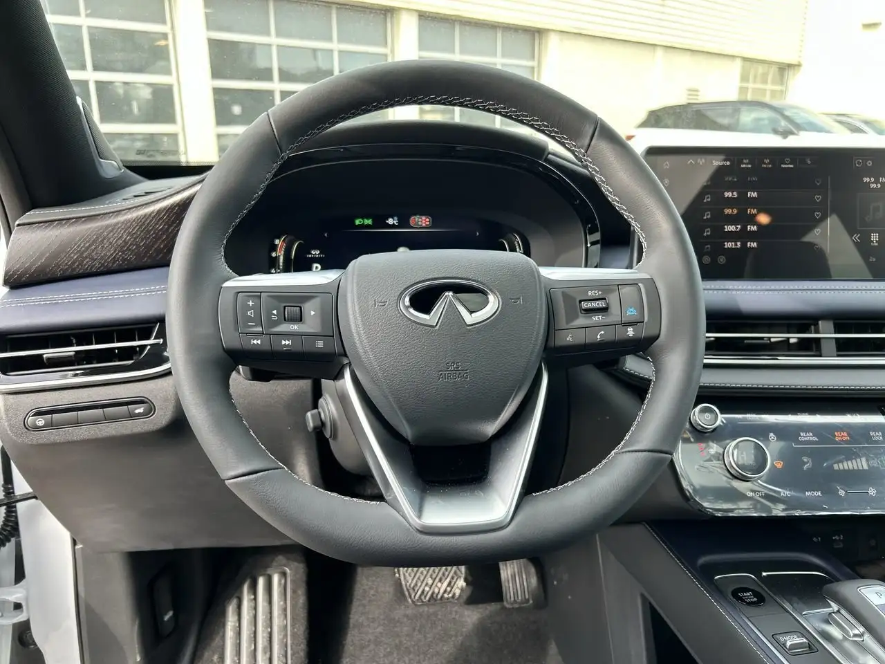 Infiniti QX60 снимка Infiniti QX60