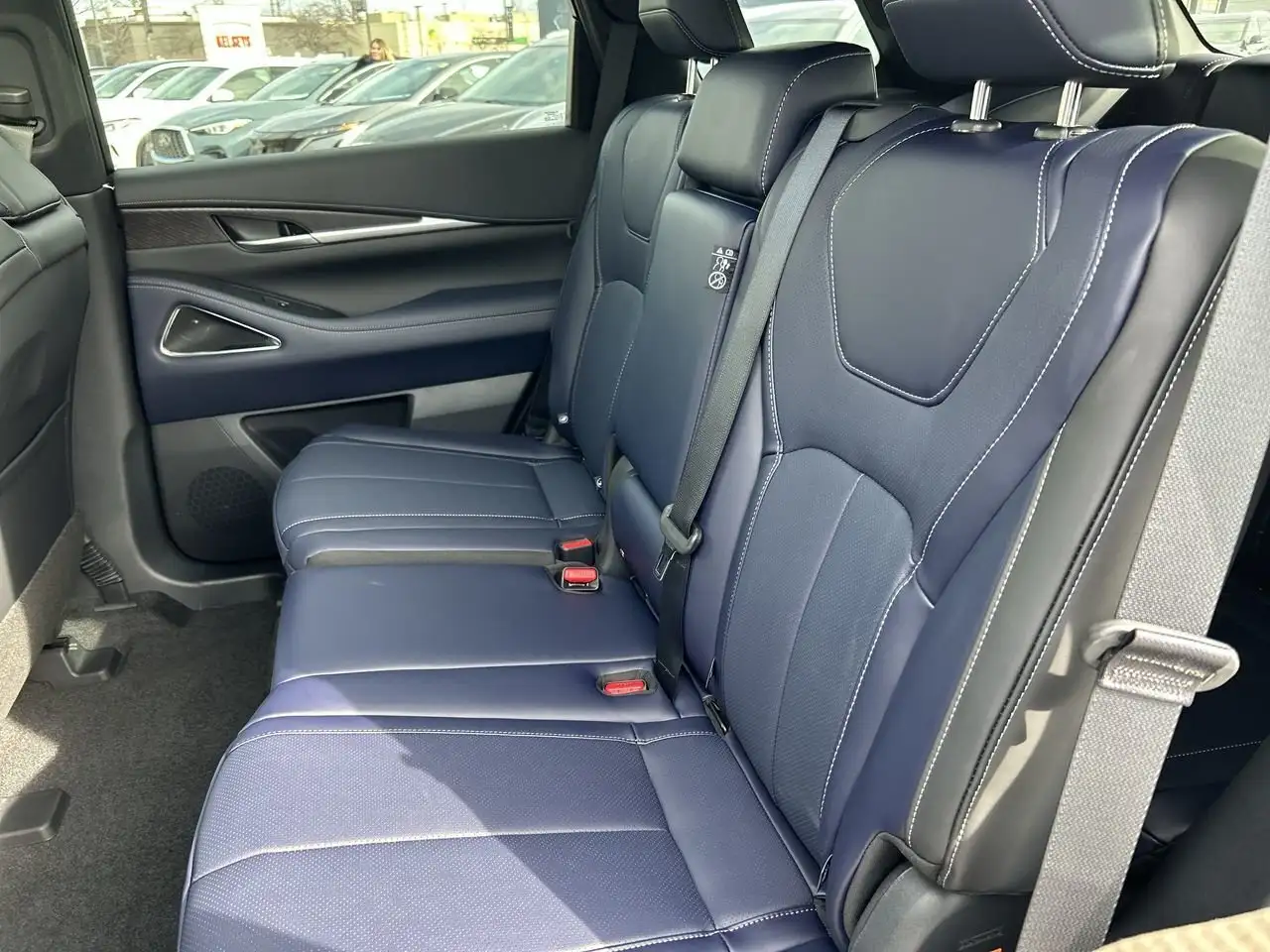 Infiniti QX60 снимка Infiniti QX60