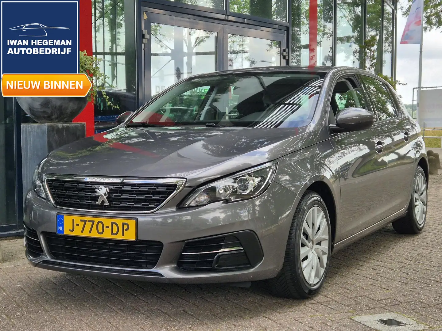 Peugeot 308 1.2 PureTech Blue Lease | Navigatie | Aircondition Grijs - 1