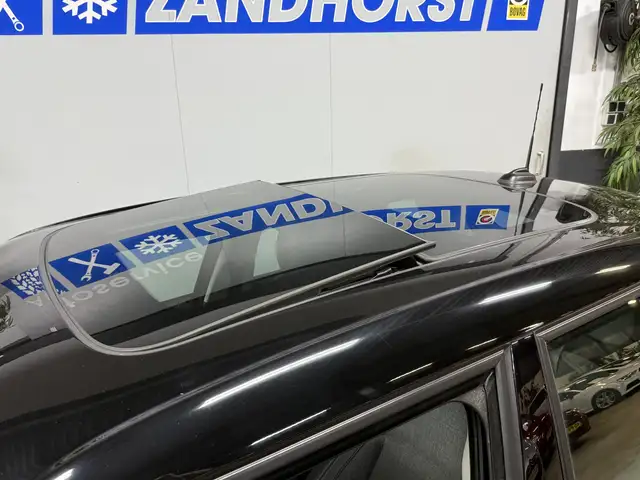 Mini Hatch view 7