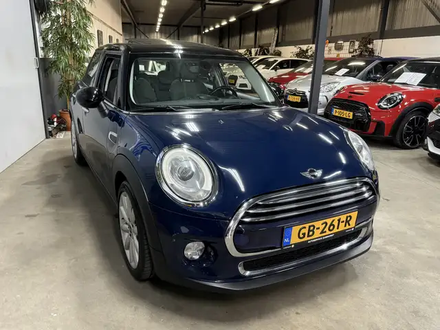 Mini Hatch view 3