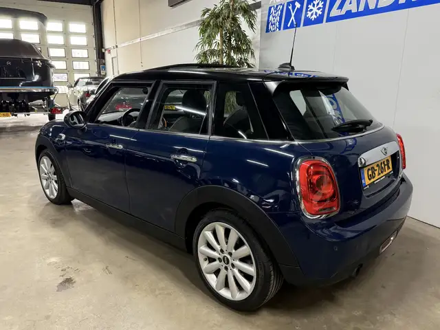 Mini Hatch view 6