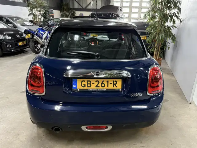 Mini Hatch view 5