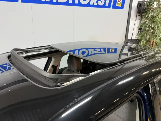 Mini Hatch view 8
