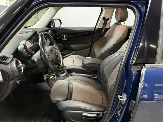 Mini Hatch view 12