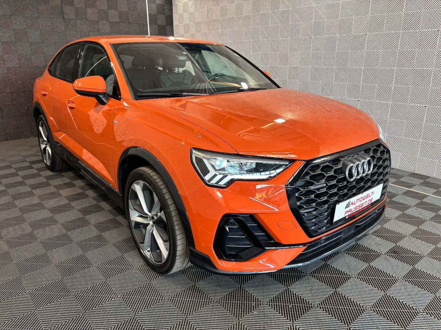 Audi Q3 Sb. 40 TFSI qu.*S LINE*LED-R.KAM-AMBIENTE-AHK Orange - 1