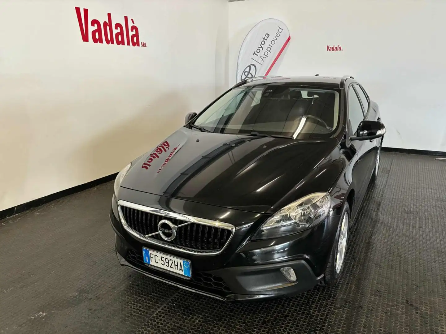 Volvo V40 Cross Country D2 Business  UNICO PROPRIETARIO Schwarz - 1