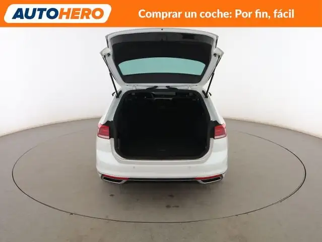 Volkswagen Passat view 17