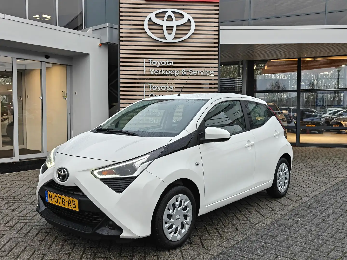 Toyota Aygo 1.0 VVT-i x-play AUTOMAAT AIRCO CAMERA BLUETOOTH H Blanc - 1