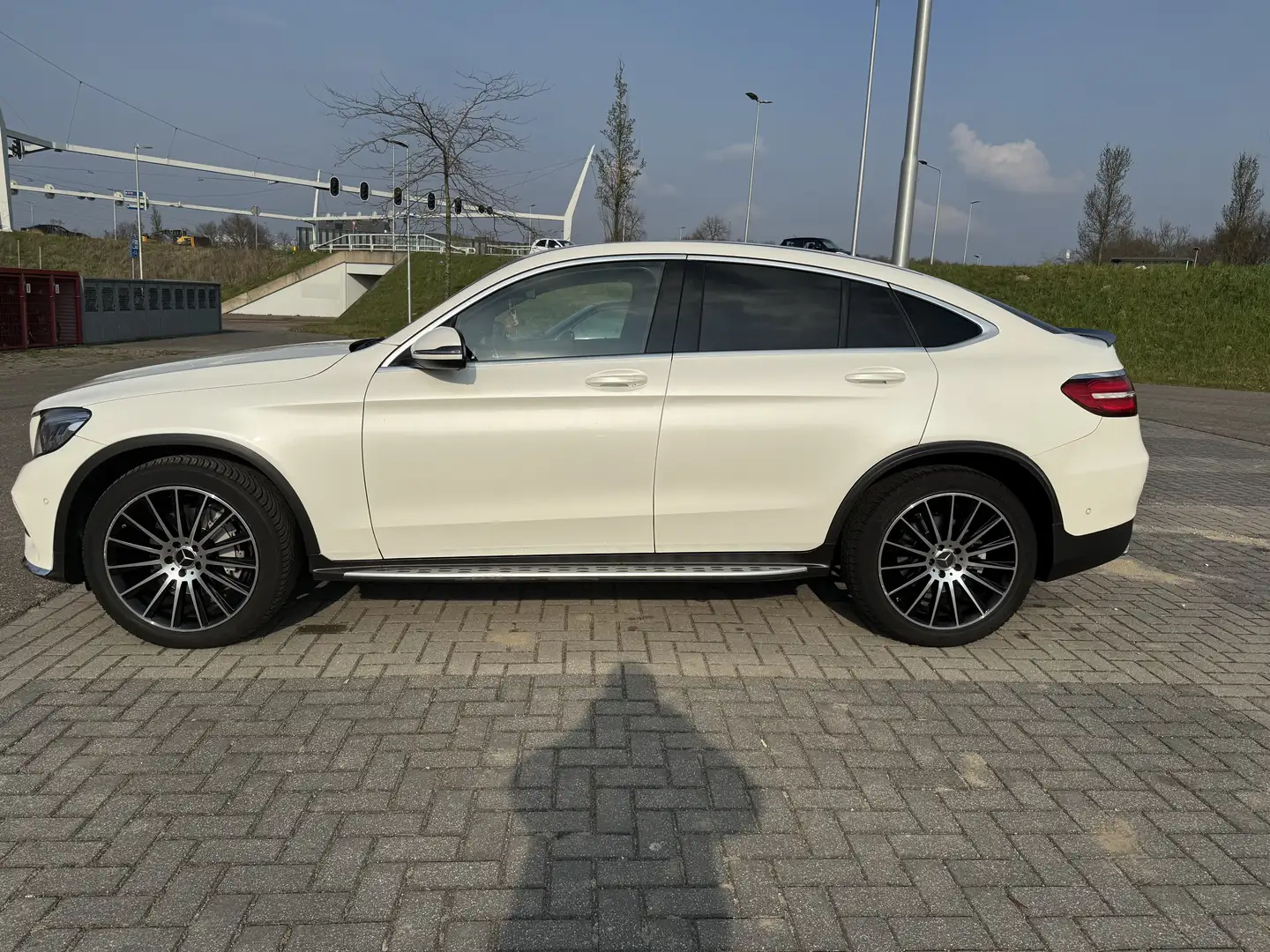 Mercedes-Benz GLC 250 Mercedes-Benz GLC-Klasse Coupé 250D 4 MATIC Bílá - 1