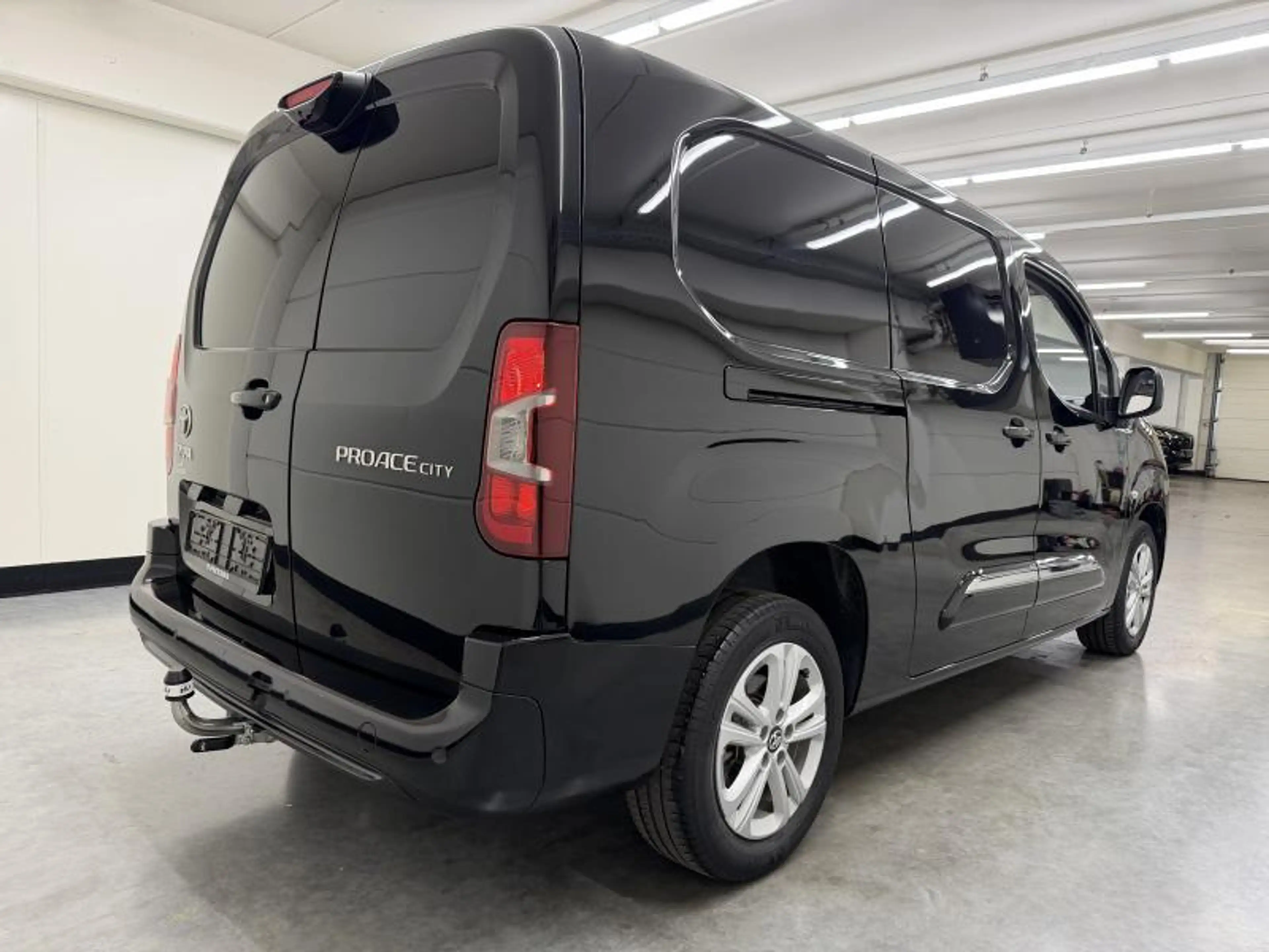 Toyota Proace City LWB Comfort + Tech Pack + Automaat — photo 3