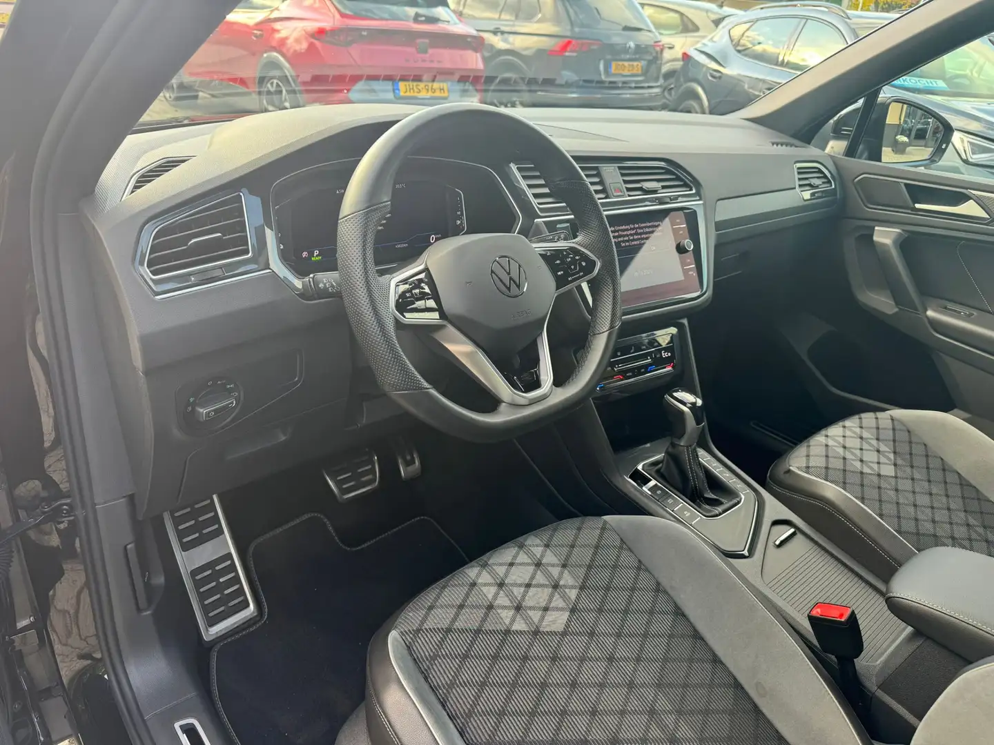 Volkswagen Tiguan 1.4 TSI eHybrid R-Line trekhaak, virtual cockpit, Zwart - 2