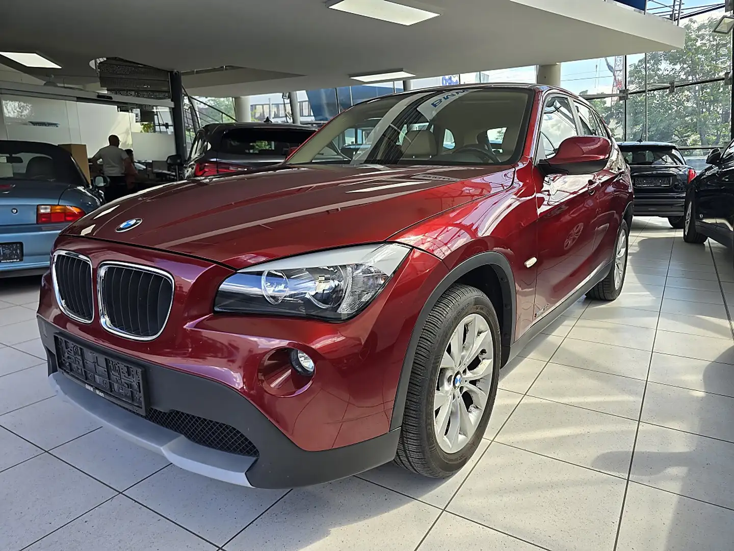 BMW X1 sDrive18d Vollleder/Edelholzausführung Rot - 1