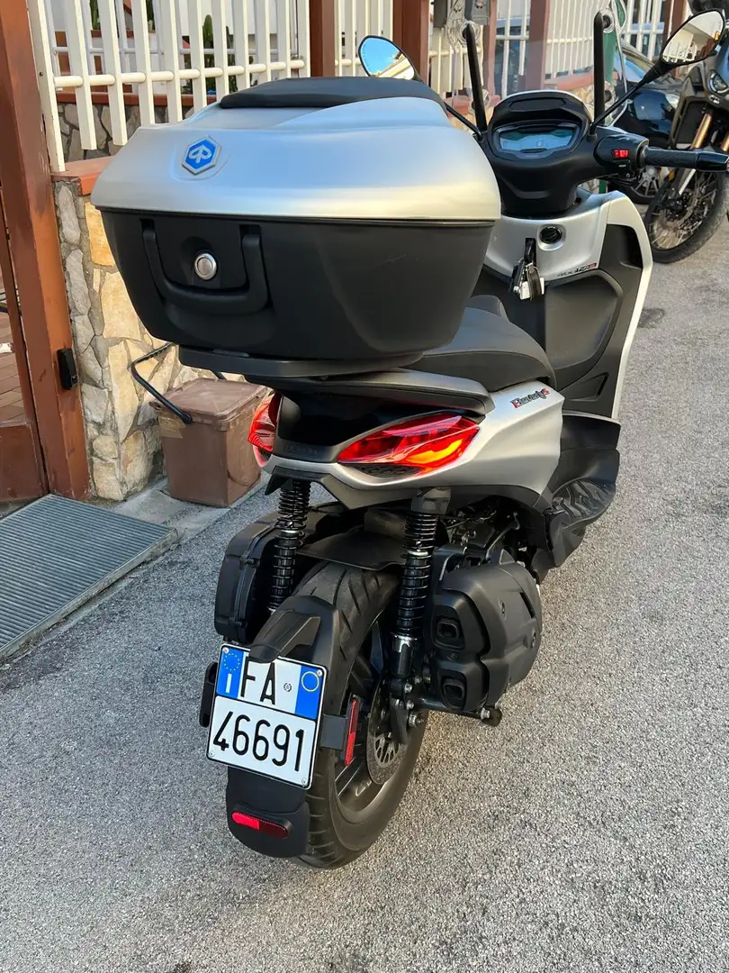 Piaggio Beverly 400 S Šedá - 1