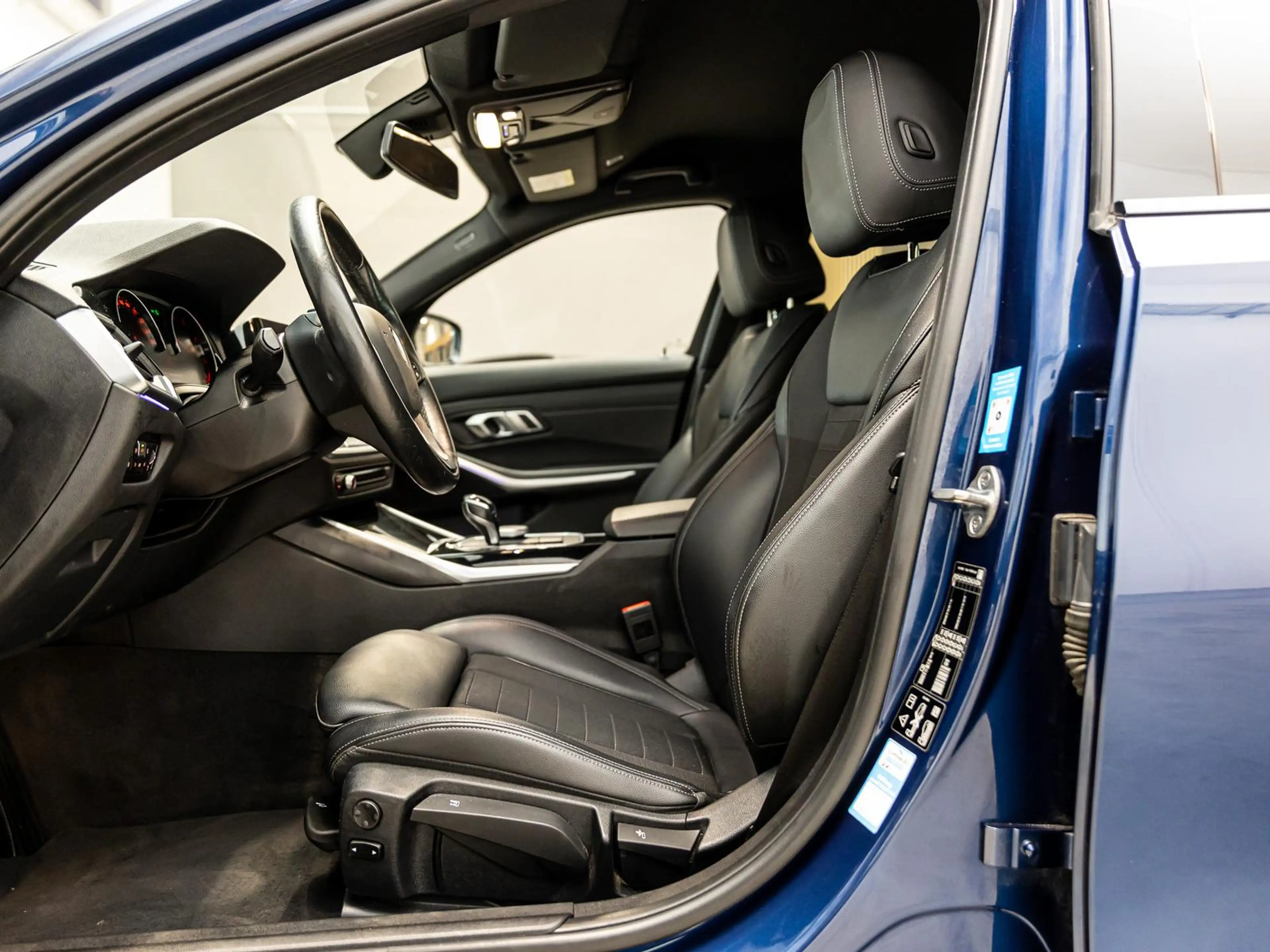 BMW 320 d xDrive Sport Line SHADOW/LED/KAM./AMBIENTE — photo 15