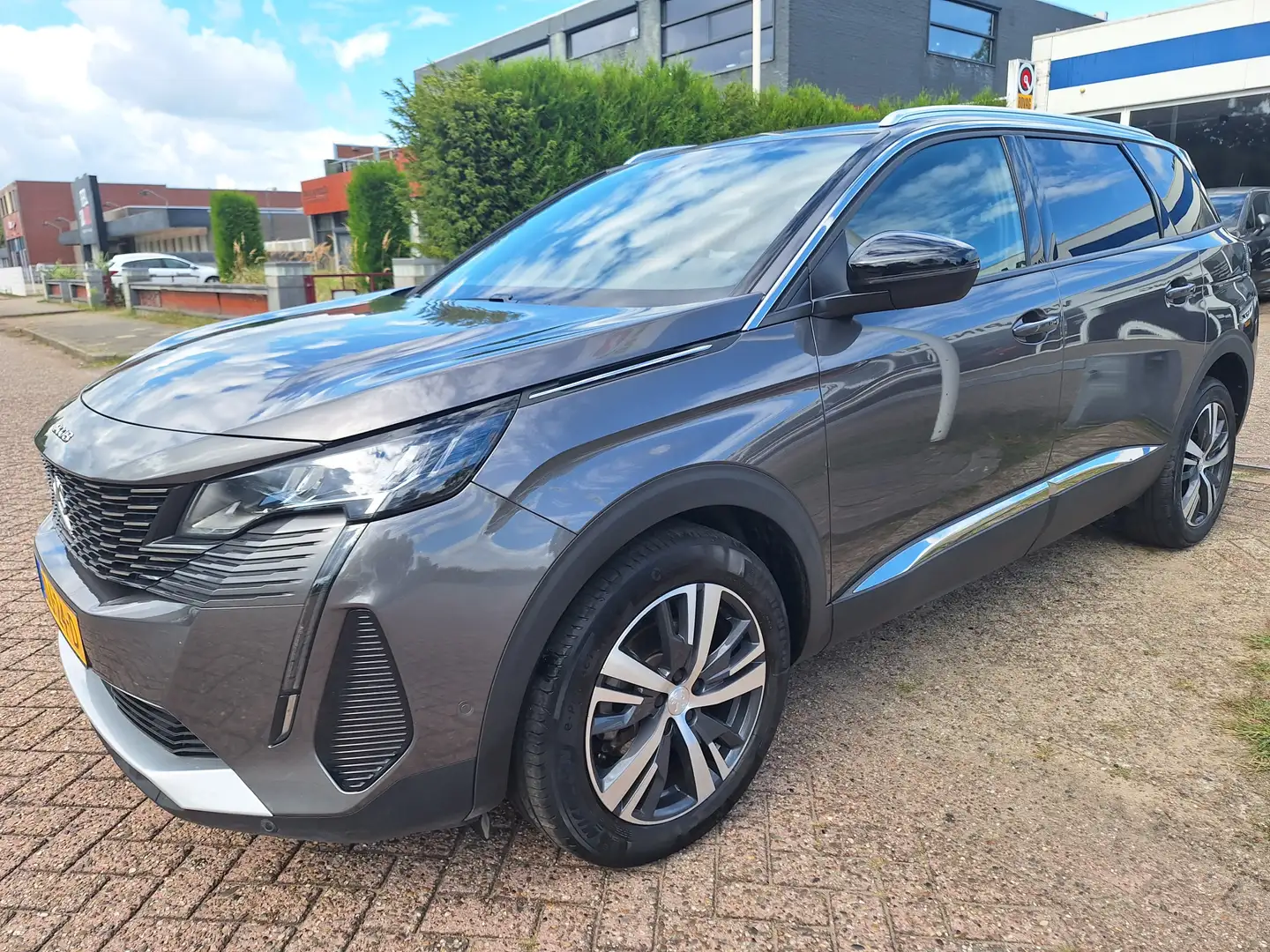Peugeot 5008 1.2 PureTech Allure 7 persoons Grijs - 2