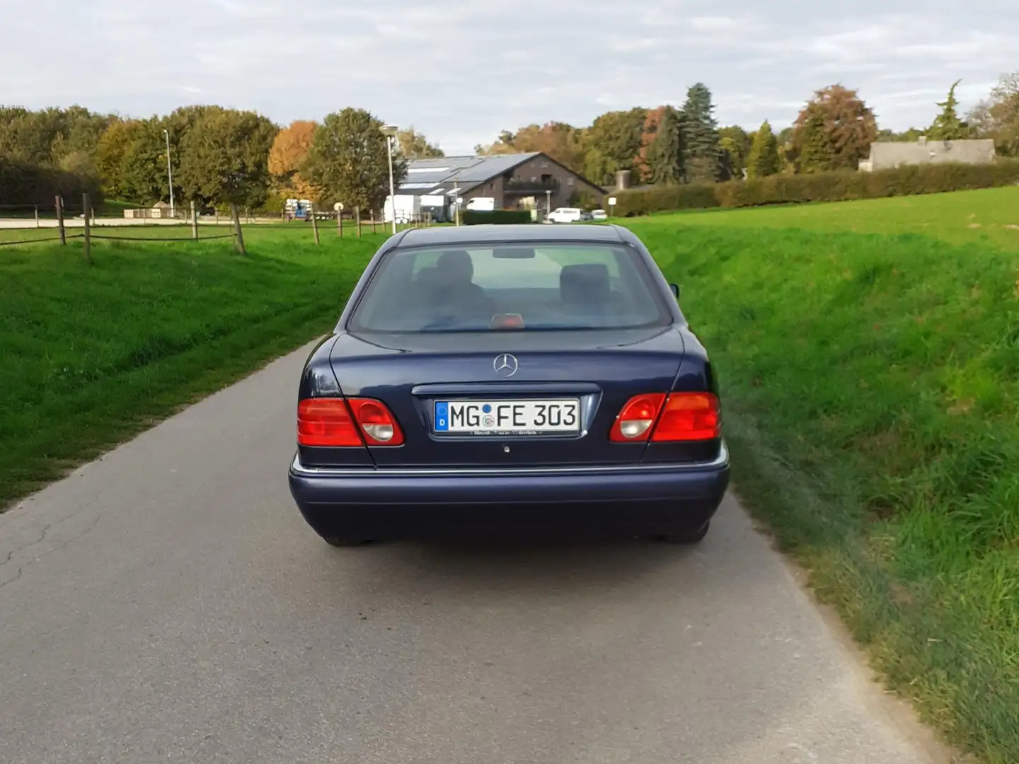 Mercedes-Benz 200 E-Klasse Elegance Blau - 2