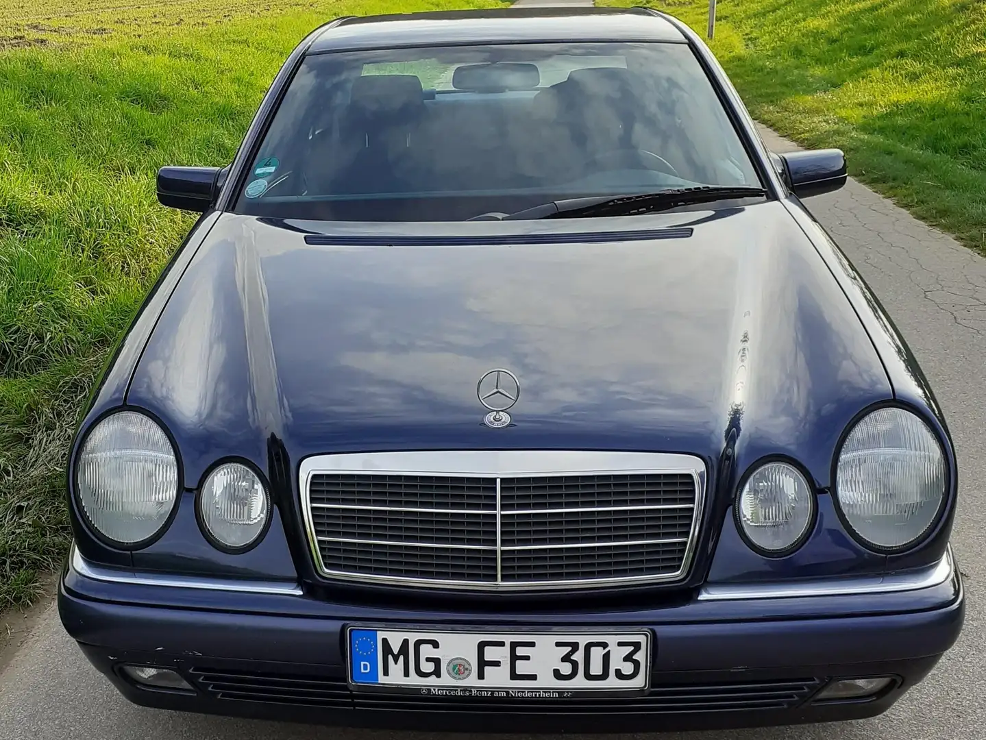 Mercedes-Benz 200 E-Klasse Elegance Blau - 1