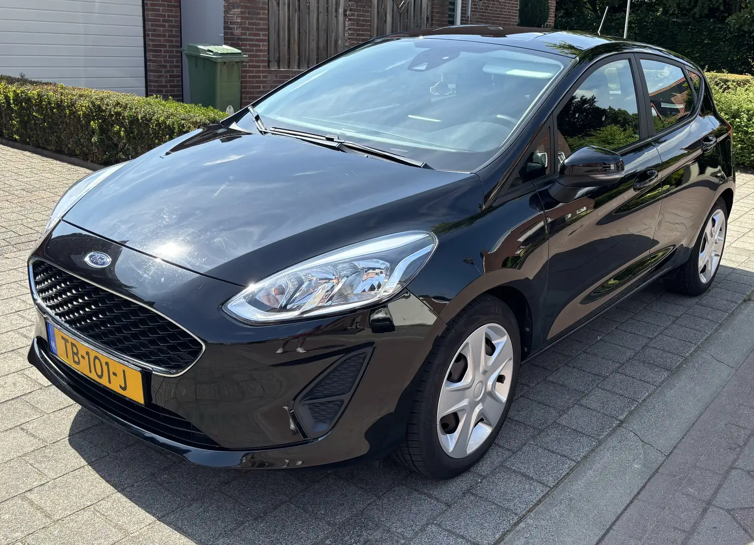 Ford Fiesta 1.1 Trend Zwart - 1