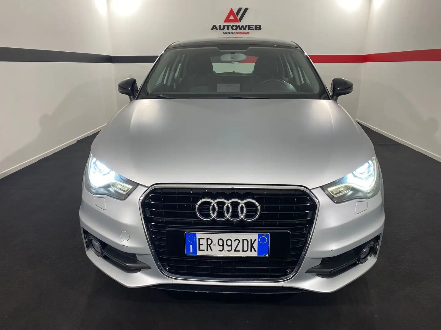 Audi A1 1.2 TFSI Attraction Plateado - 2