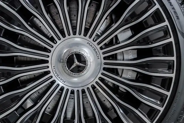 Mercedes-Benz S-Class view 8
