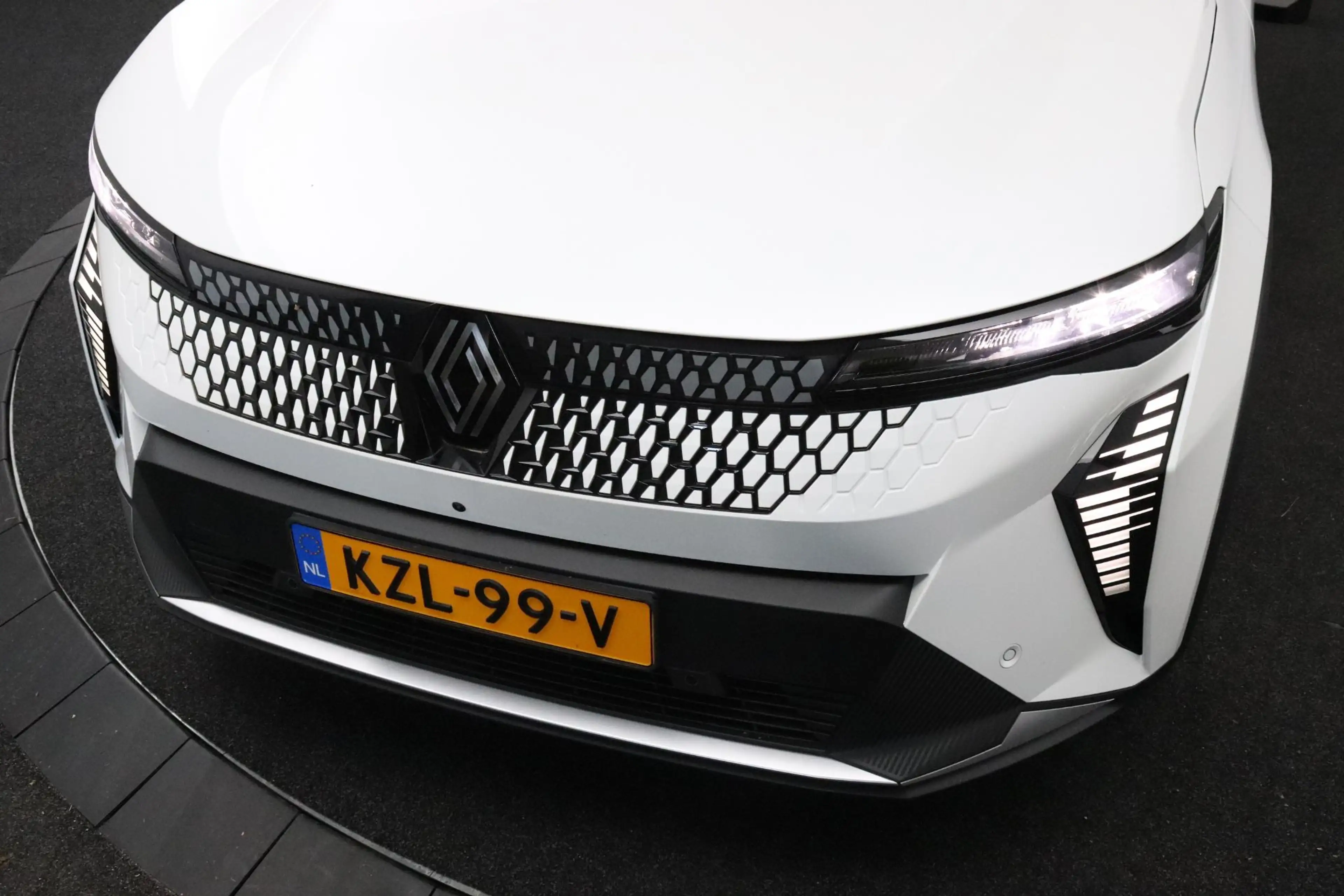 Renault Scenic E-Tech EV87 long range techno Pack Light & Sound | — photo 17