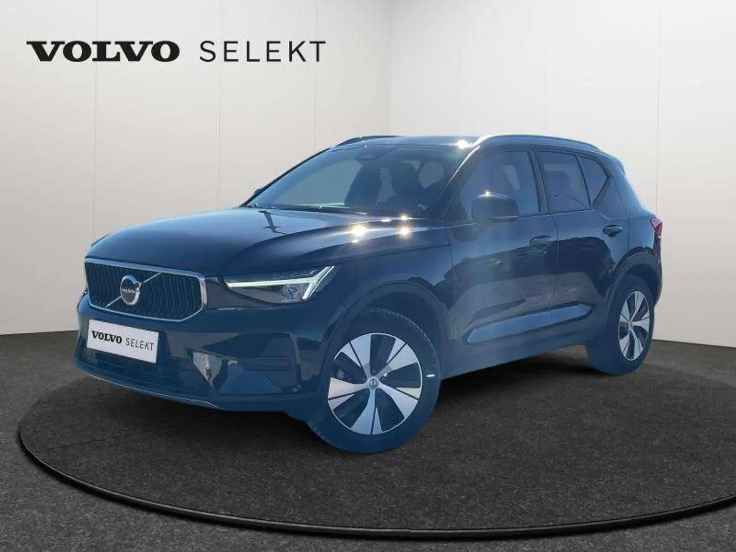 Volvo XC40 B3 Core / Essence crna - 1