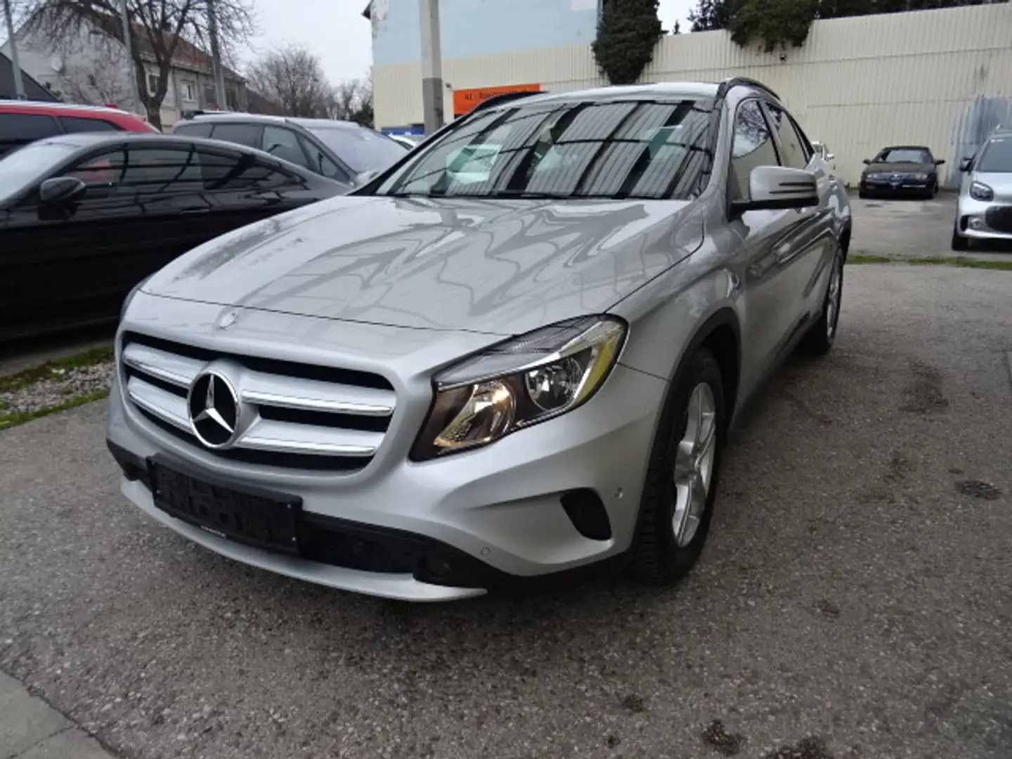 Mercedes-Benz GLA 200 CDI 4MATIC Aut. Silber - 1