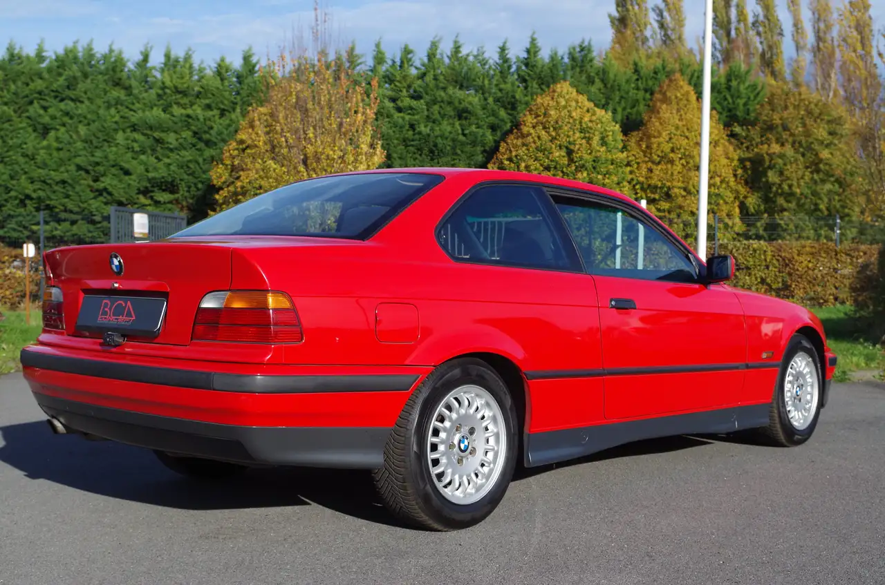 BMW 318 iS, foto 2
