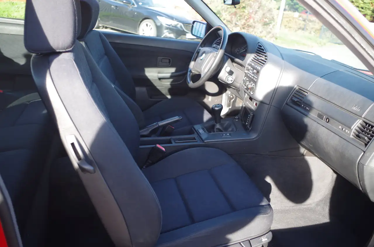 BMW 318 iS, foto 4
