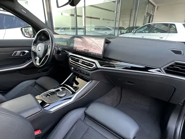 BMW 3 Series view 14