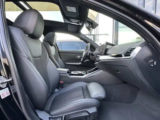 BMW 3 Series view 15