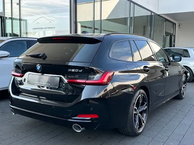 BMW 3 Series view 4
