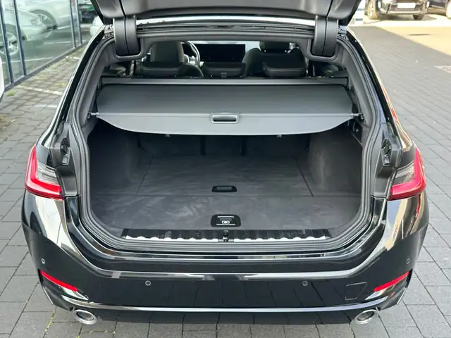 BMW 3 Series view 8